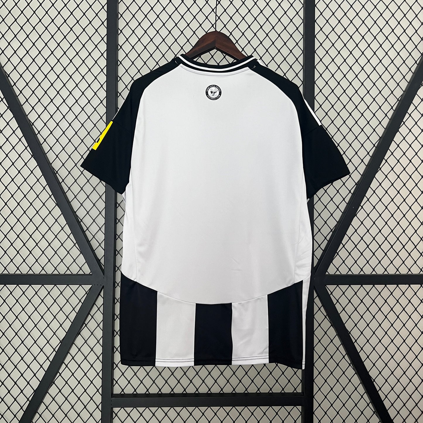 Camisa Newcastle Titular 24/25 - Versão Torcedor