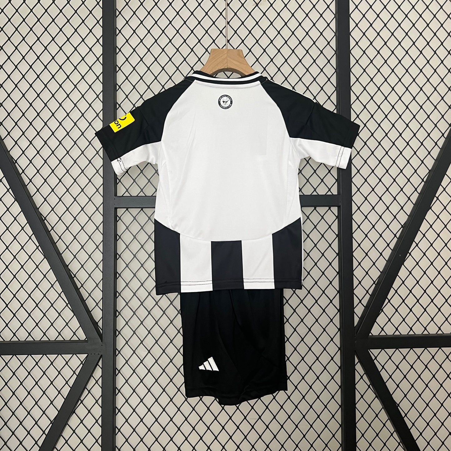 Kit Infantil Newcastle Titular 24/25