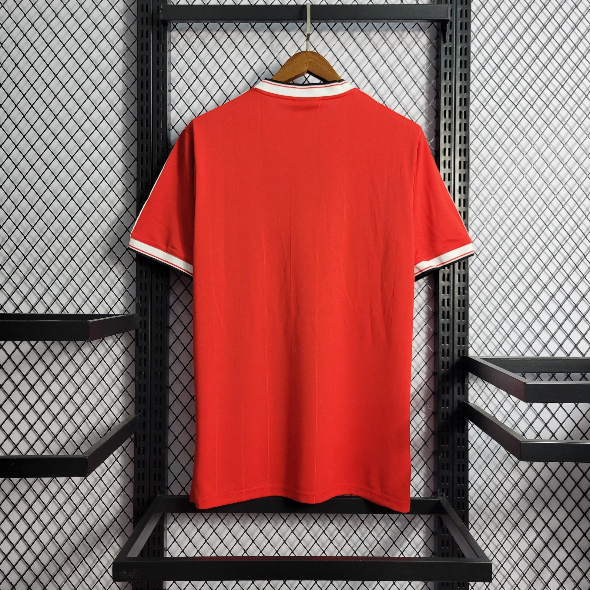 Camisa Manchester United Titular 1984 - Versão Retro - Boutique do Boleiro