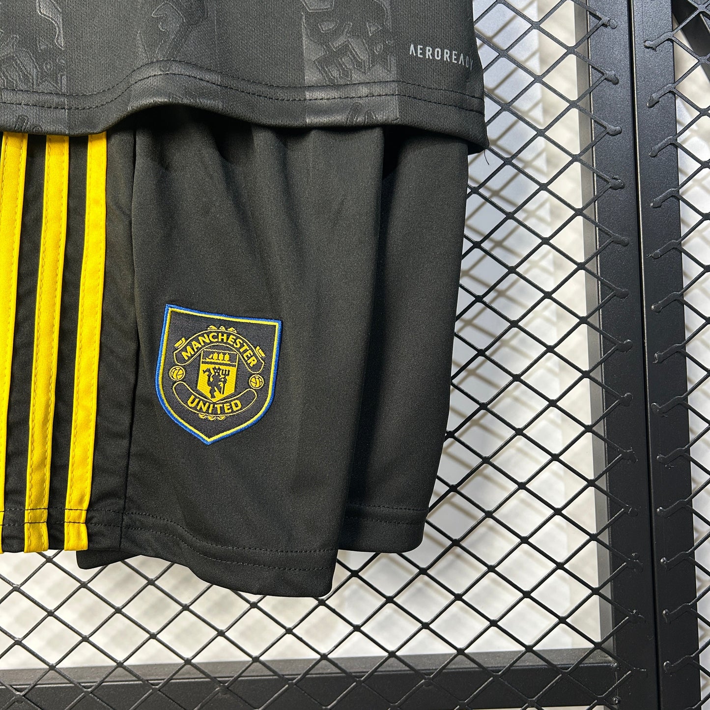 Kit Infantil Manchester United Reserva. 25/26