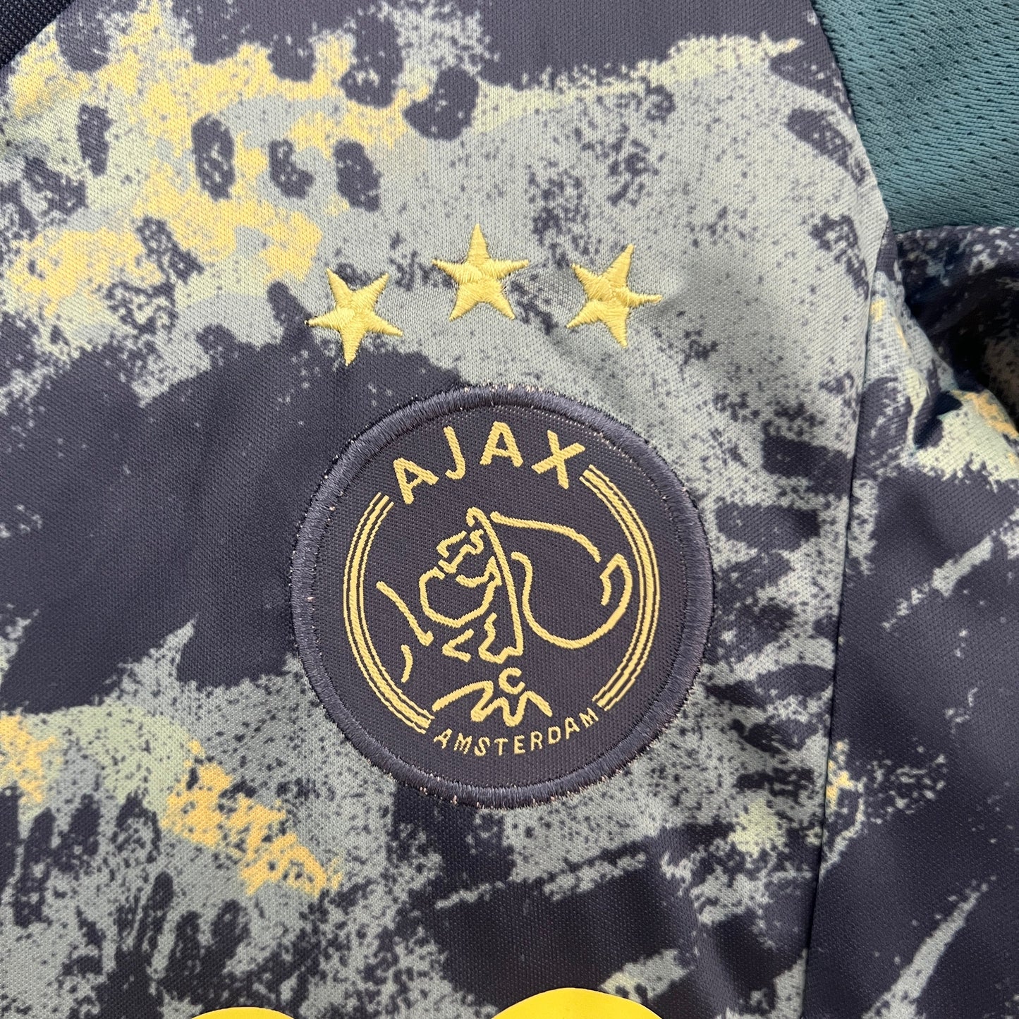 Kit Infantil Ajax Reserva 24/25