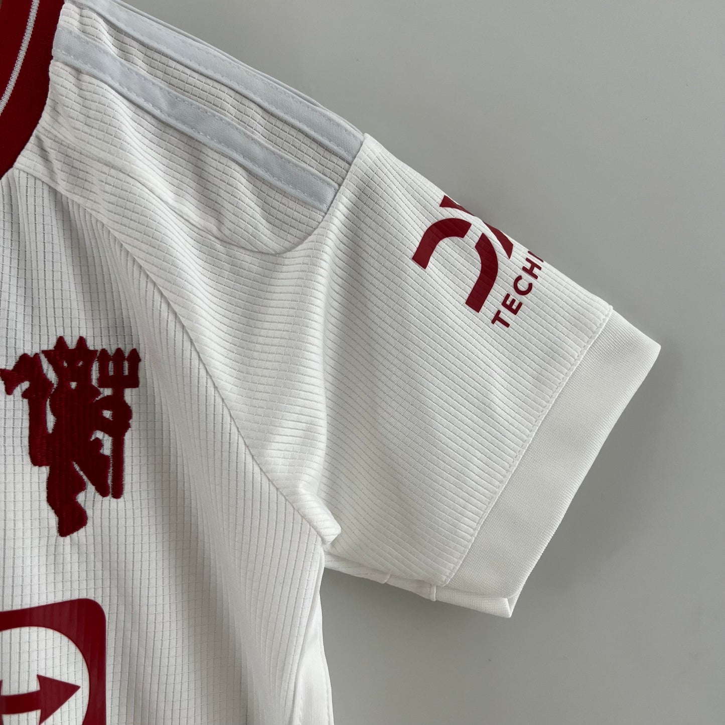 Kit Infantil Manchester United Reserva 23/24