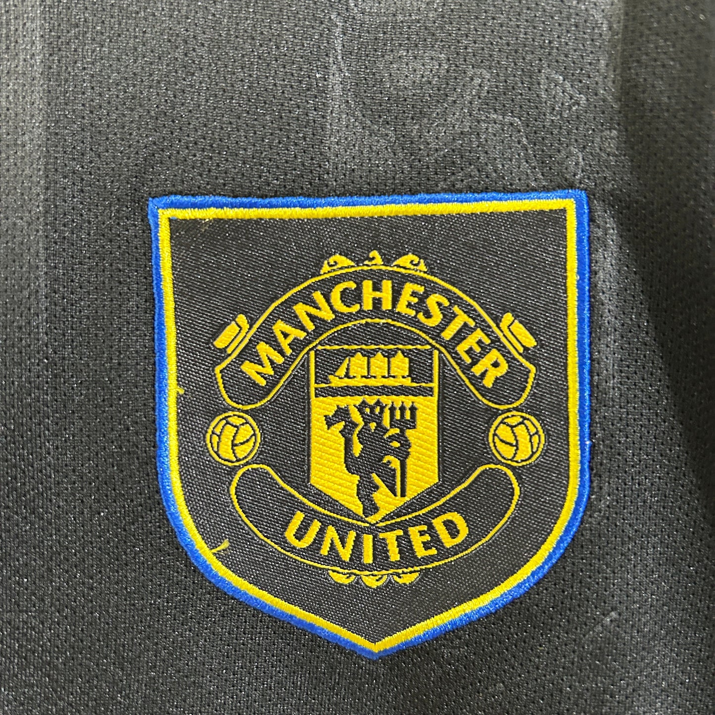 Kit Infantil Manchester United Reserva. 25/26