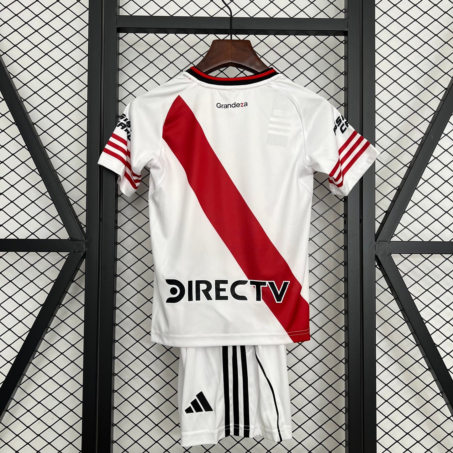 Kit Infantil River Plate titular 25/26