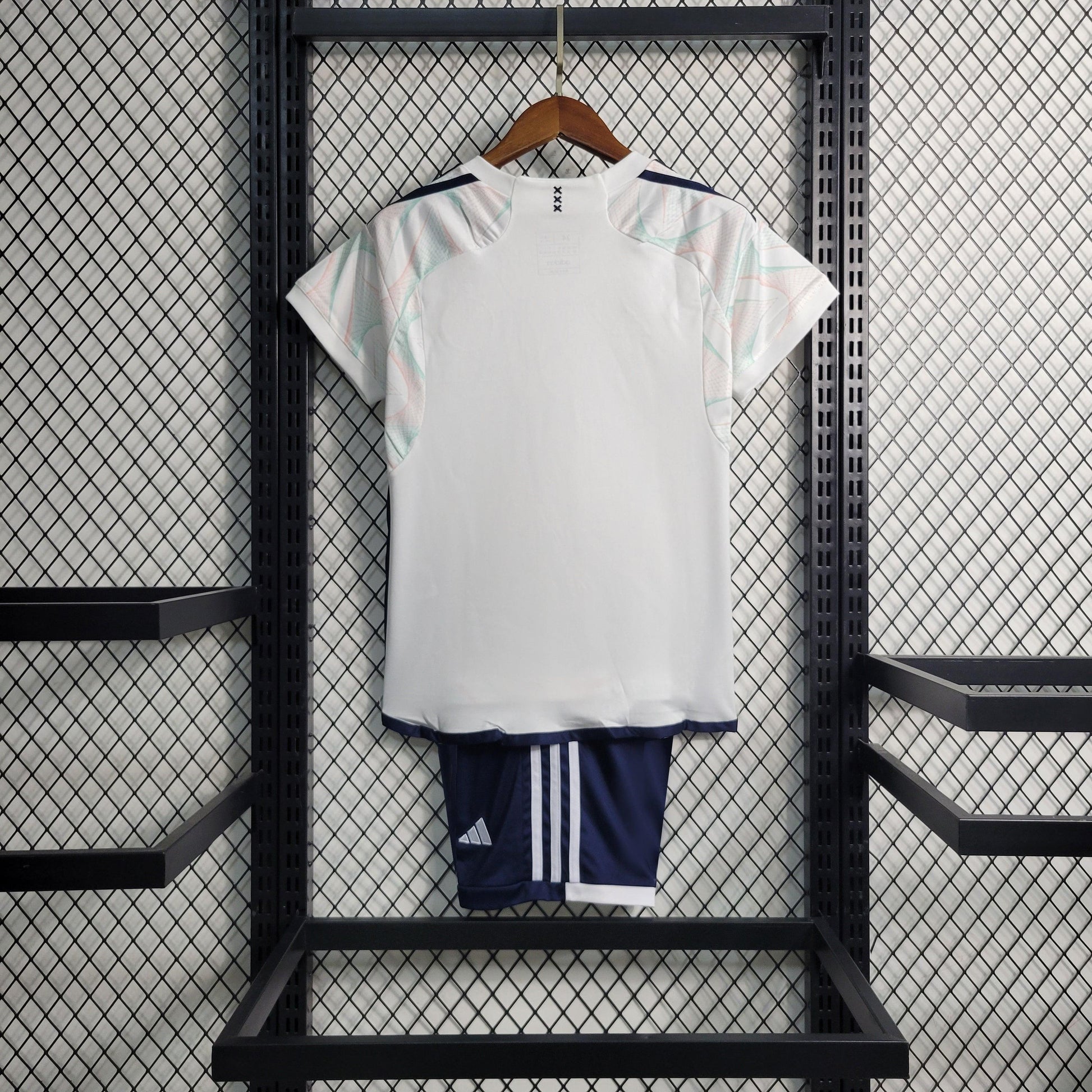 Kit Infantil Ajax Titular 23/24 - Boutique do Boleiro