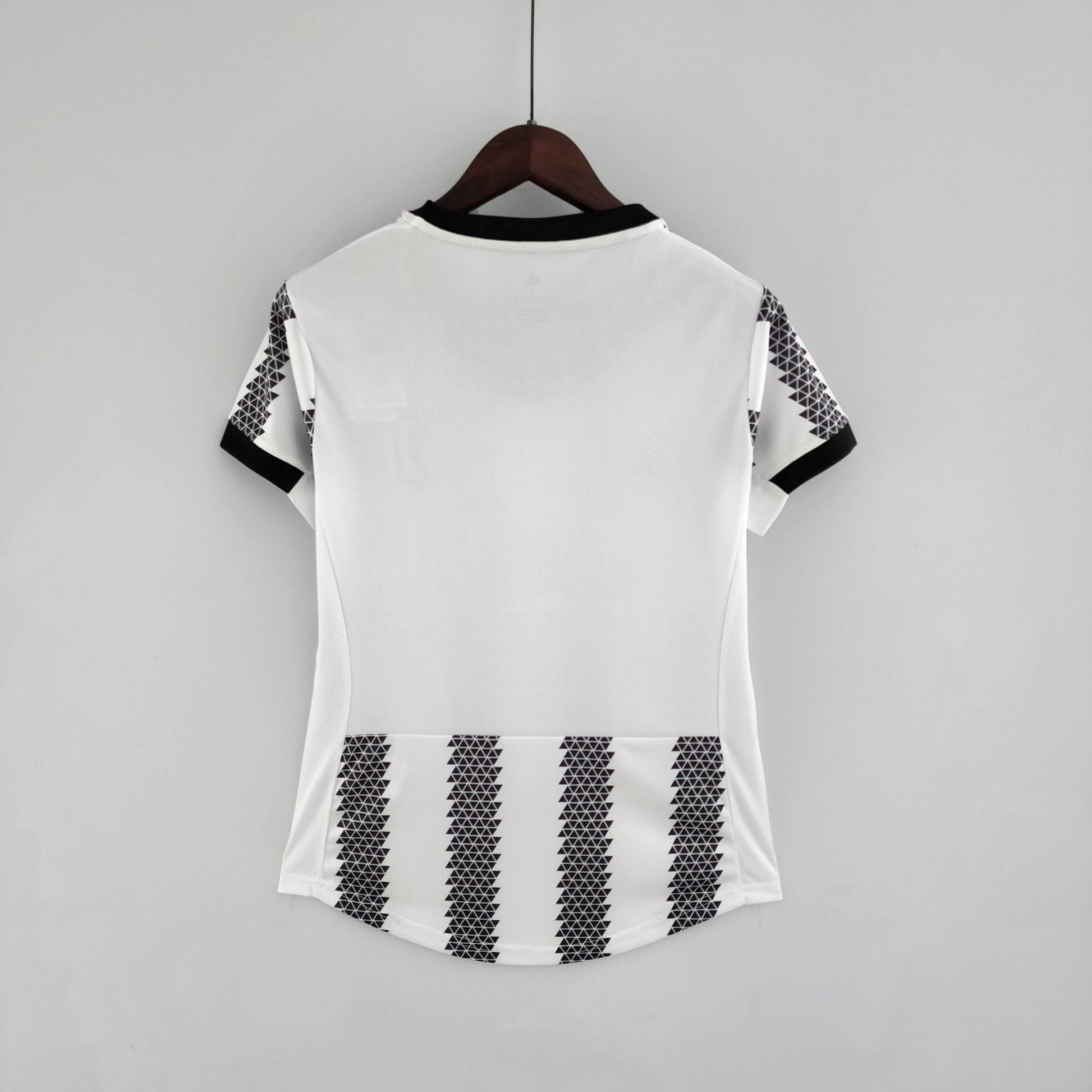Camisa Juventus Titular 22/23 - Versão Feminina - Boutique do Boleiro