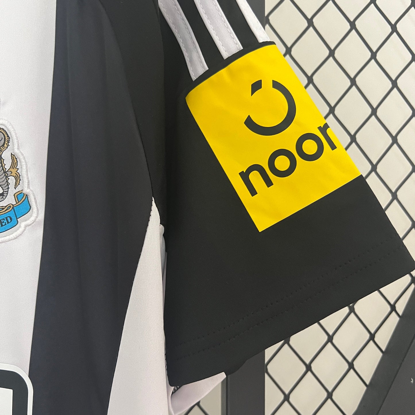 Camisa Newcastle Titular 24/25 - Versão Torcedor