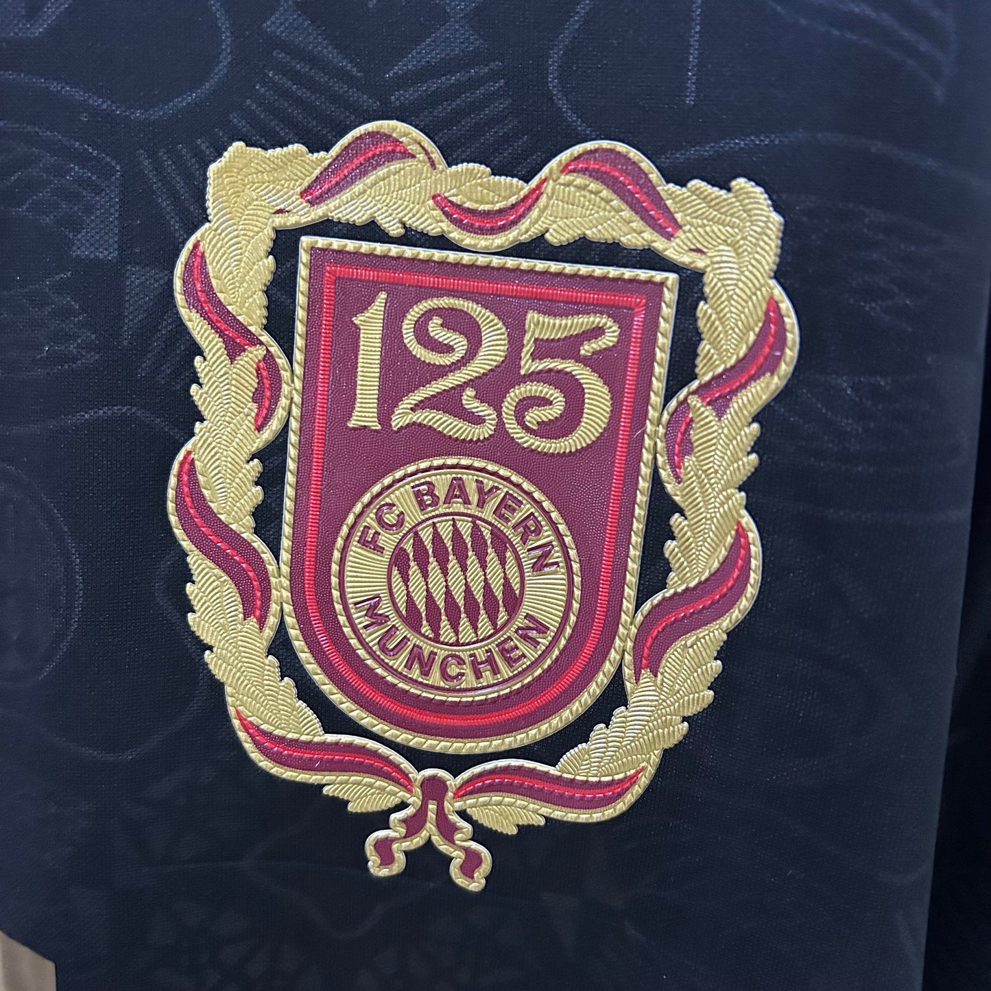 Camisa Bayern Munich Aniversario 125 anos. 25/26 - Versão Torcedor
